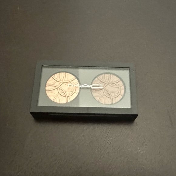 NEW MAC EXTRA DIMENSION EYESHADOW x2 IN SHADE THAT ROUND’S ON ME/FEELING… - Picture 2 of 7